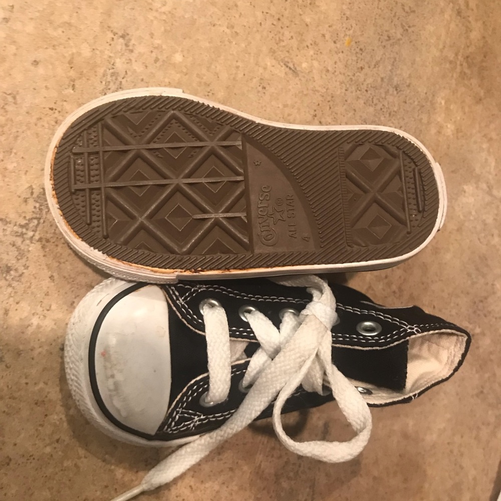 Toddler size 4 converse